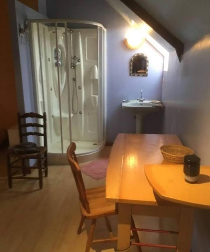Chambre Chez L'Habitant Rueyres Exterior photo